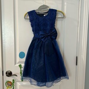NWT size 150 (12) girl’s formal dress